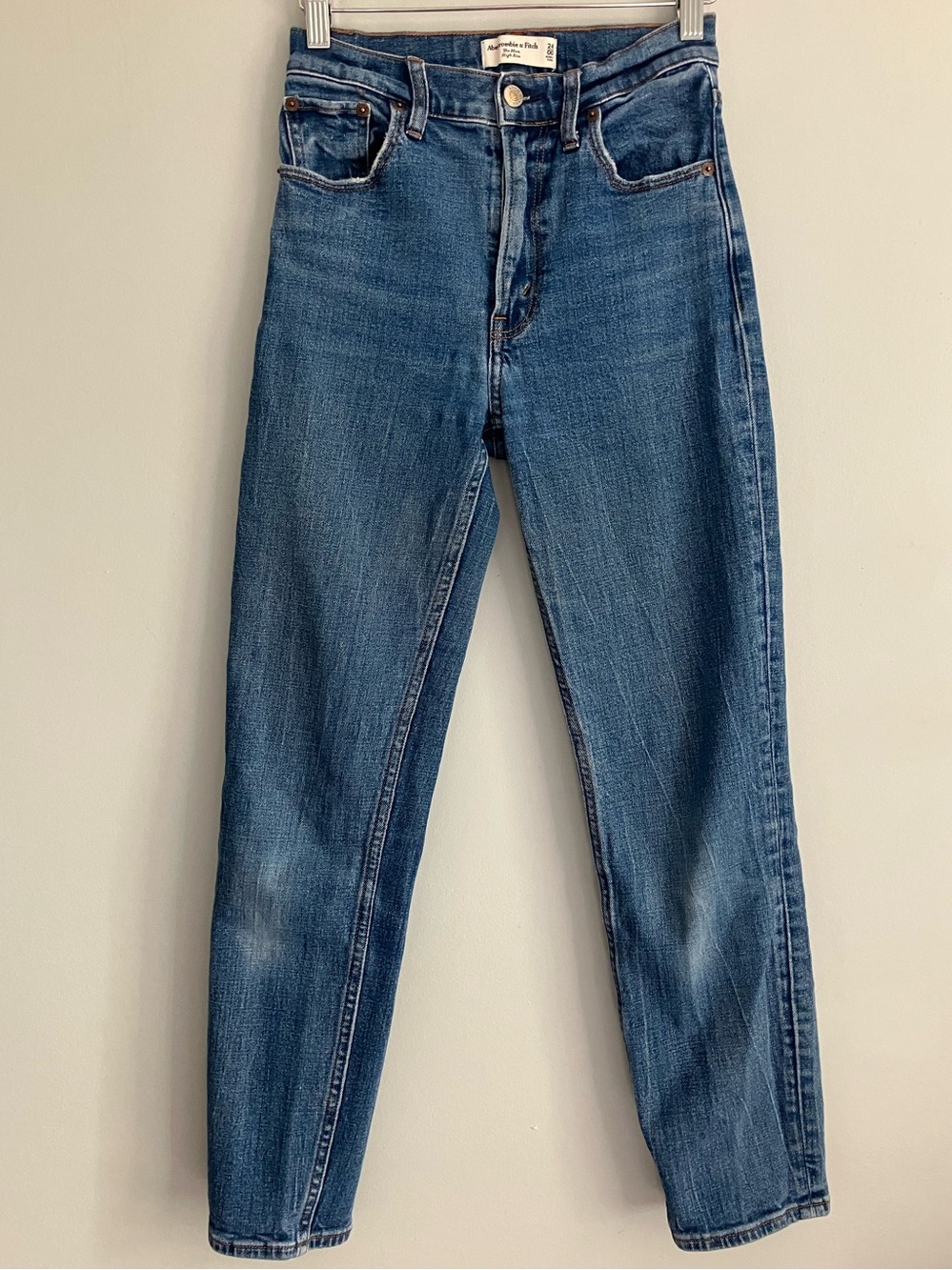 A&F The Mom High Rise Slim Leg Distressed Jeans Size 24/00